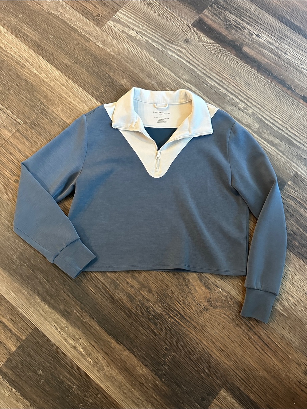 Sincerly Jules Active Two-Tone Cream and Navy Top